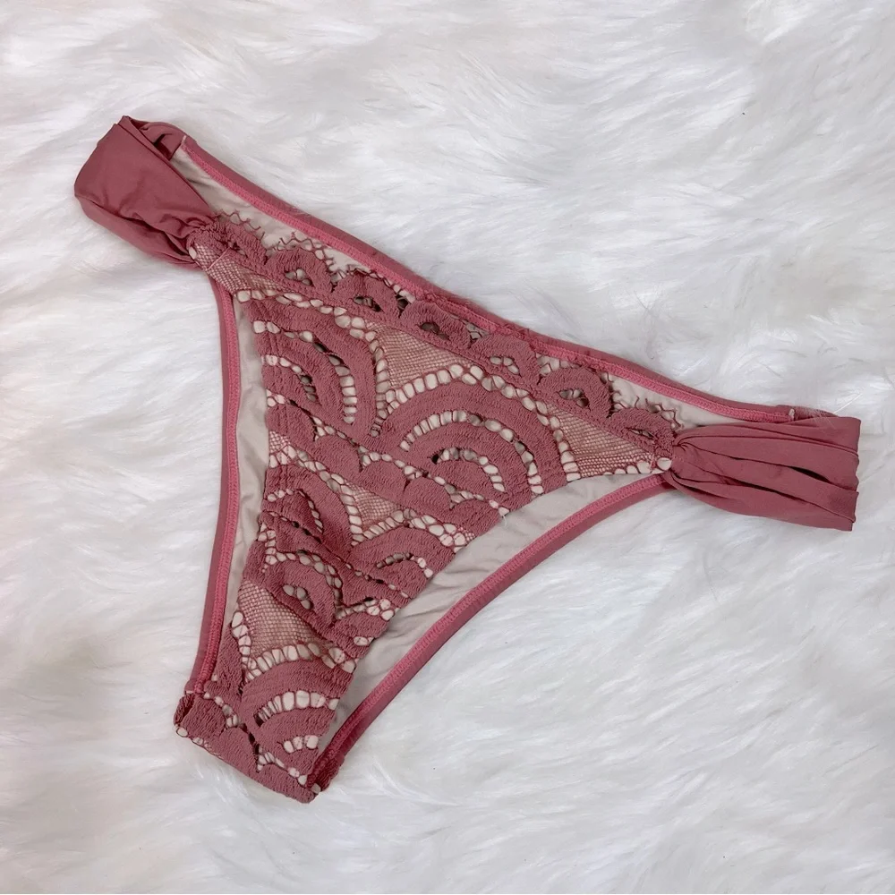 New PilyQ Lace Fanned Bikini Bottoms Rose Large - Picture 1 of 5